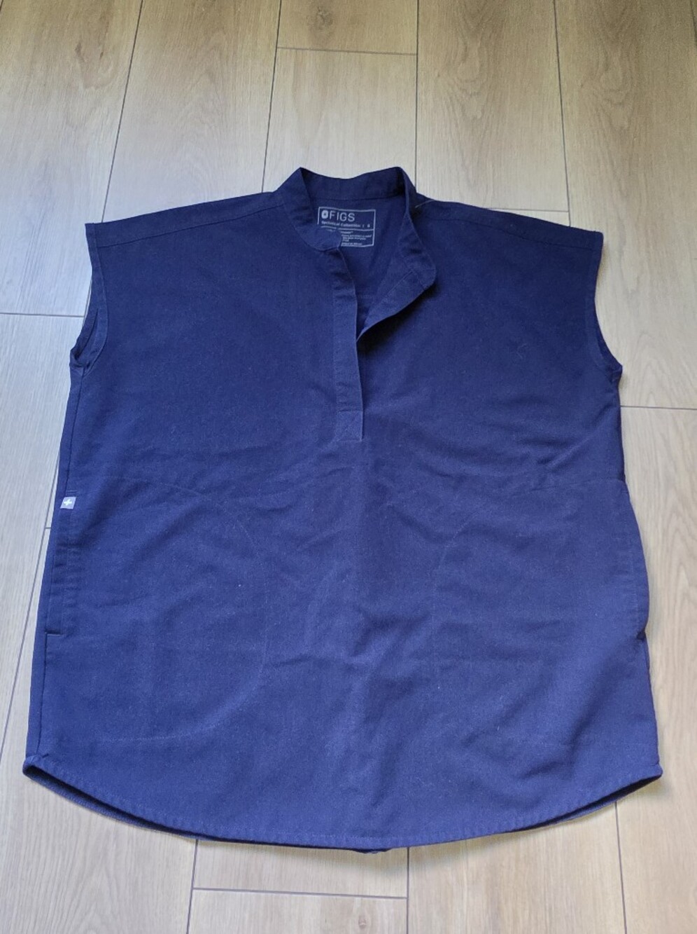 FIGS Rafaela Oversized Scrub Top In Navy Size S
